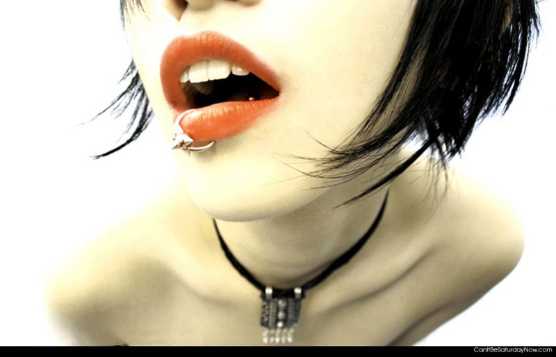 Can It Be Saturday Now ? Piercing close up