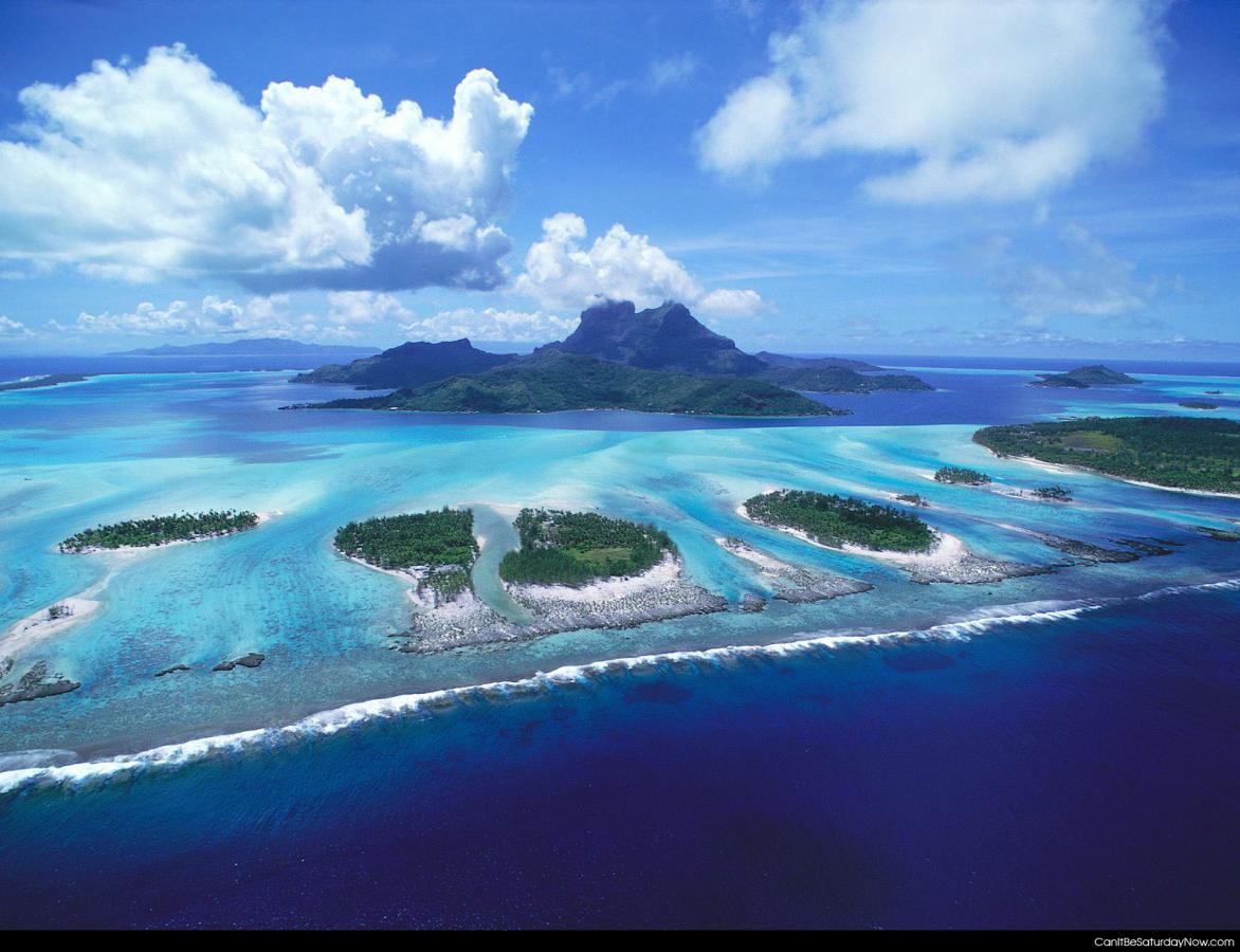 Prety islands - resort islands are way better than an office