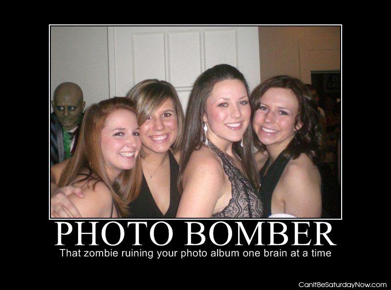 Photo bomber zombie - brains brains