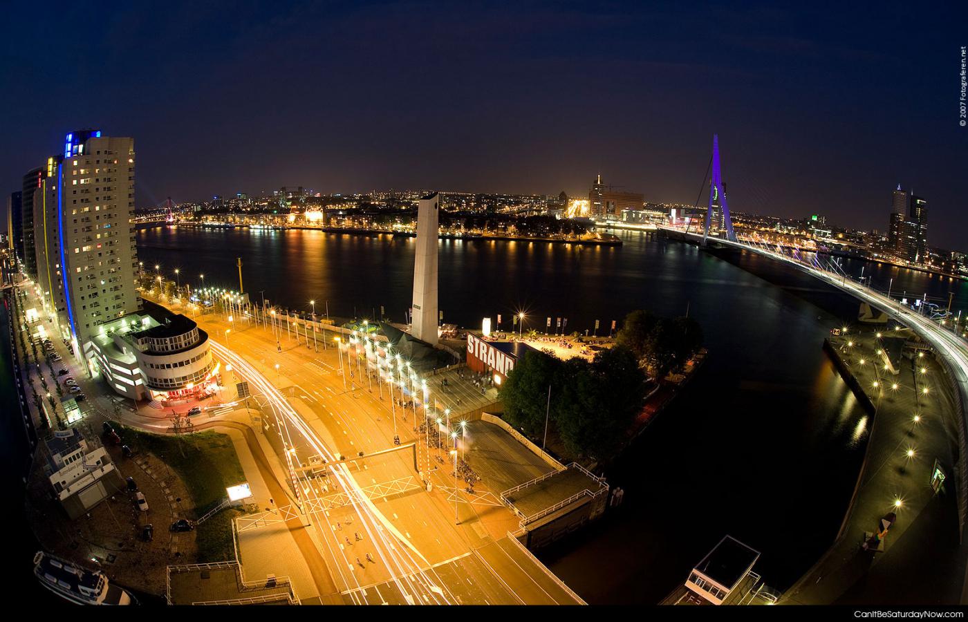 Wide angle night - Time lapse picture of the strand on the river