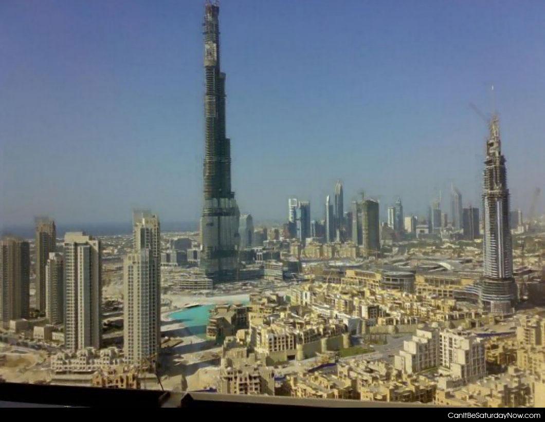 Dubai tower - View of a massive tower in Dubai