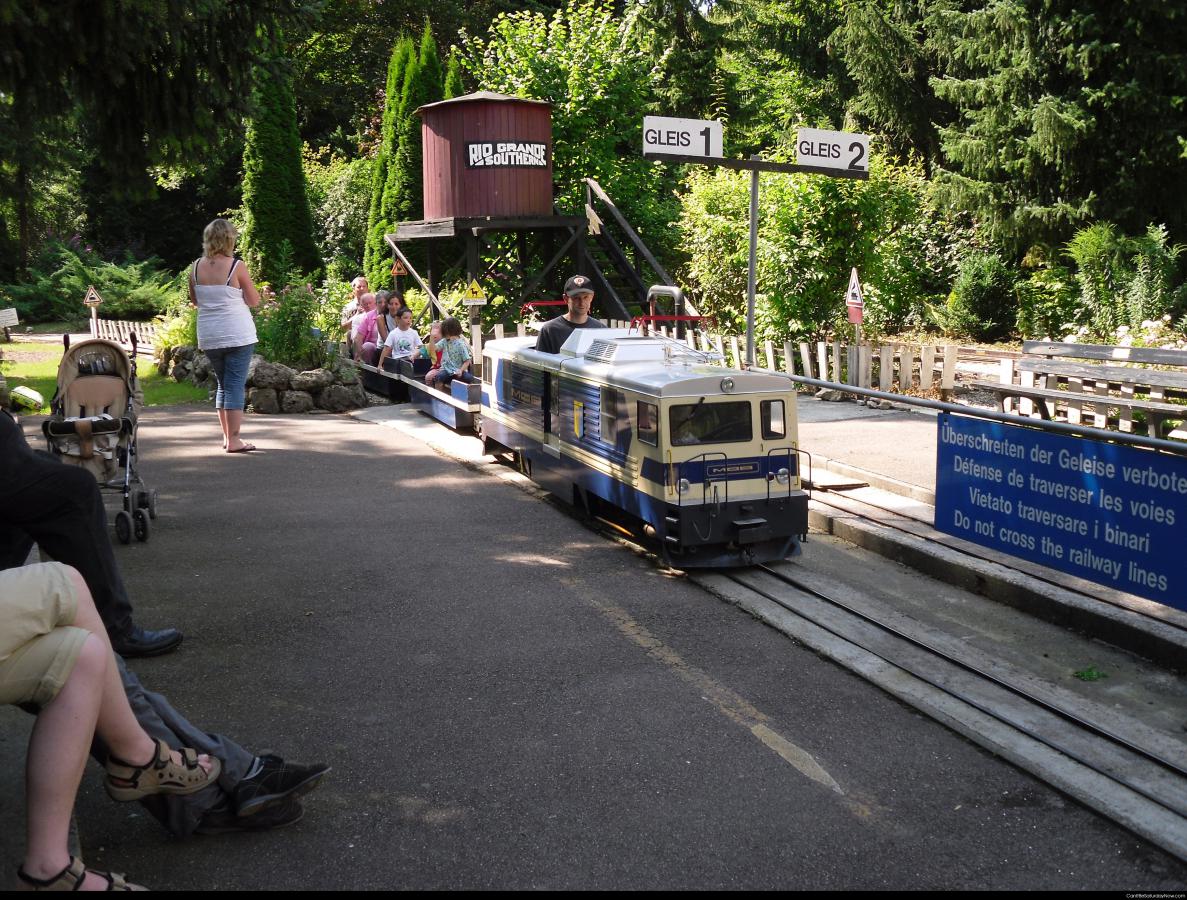 Tiny train - a out of scale train